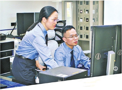 澳門王中王100的資料論壇，揭示背后的真相與風(fēng)險(xiǎn)警示
