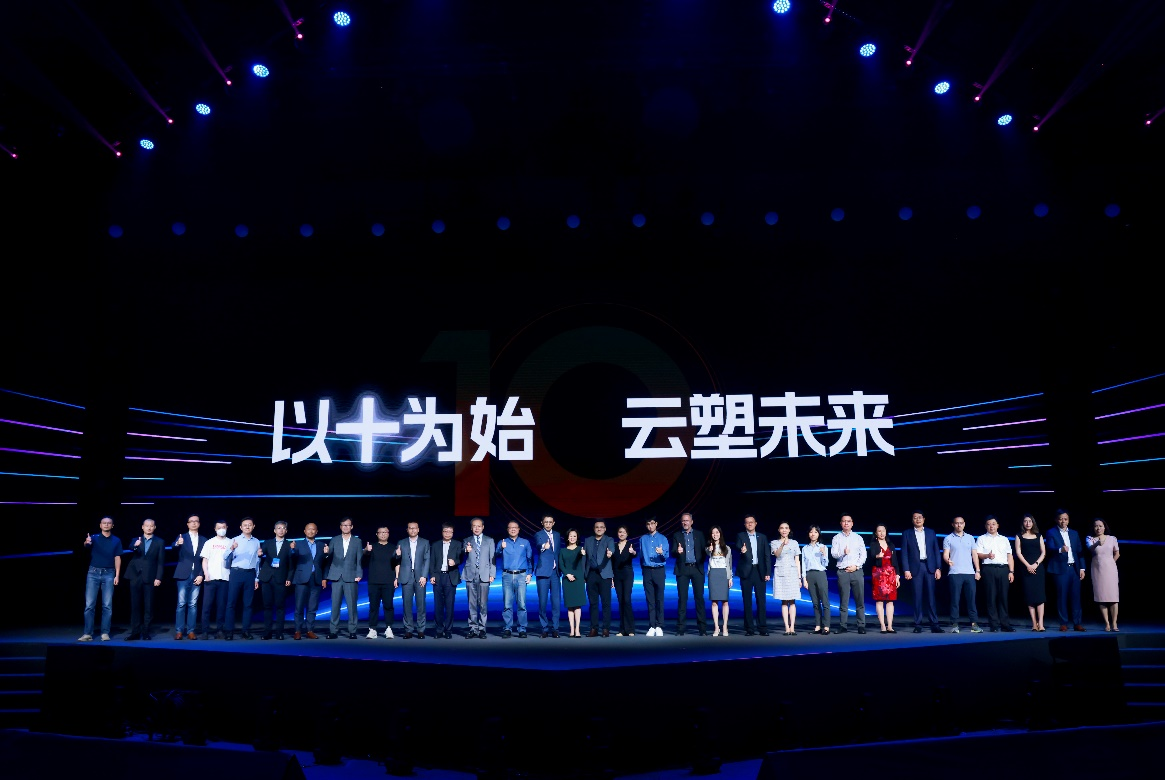 探索新澳門未來，2024年天天開彩的新機遇與挑戰