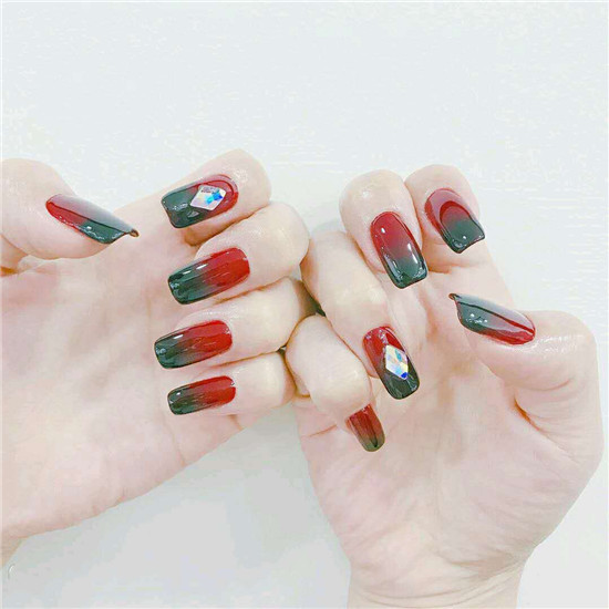 最新紅黑美甲搭配圖片，時尚魅力的完美融合