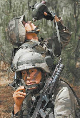 兵人突擊破解版最新，警惕背后的法律風(fēng)險(xiǎn)