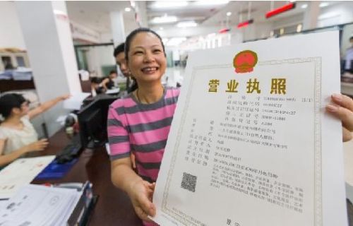 澳門一碼一肖一特一中直播，最新答案解釋與落實(shí)的探討——警惕背后的違法犯罪問題