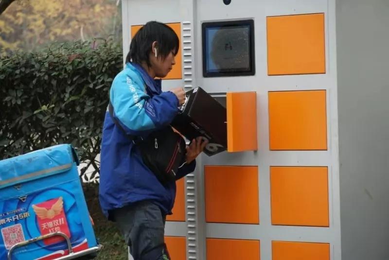 最新油電兩用電動轎車，綠色出行的革新之選