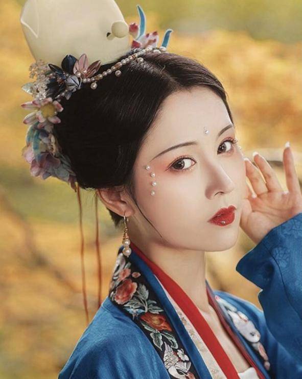 權臣閑妻鳳輕最新章節——權力與智慧的交織
